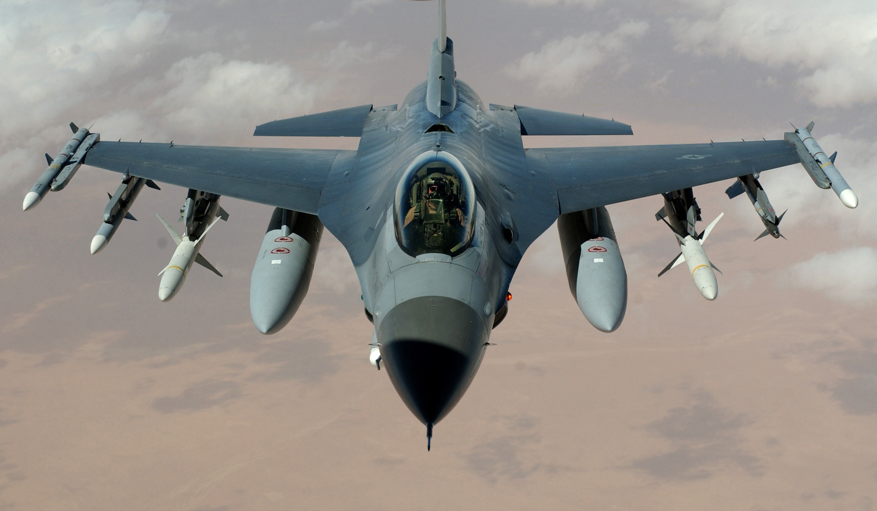 f 16 stihačka.jpg